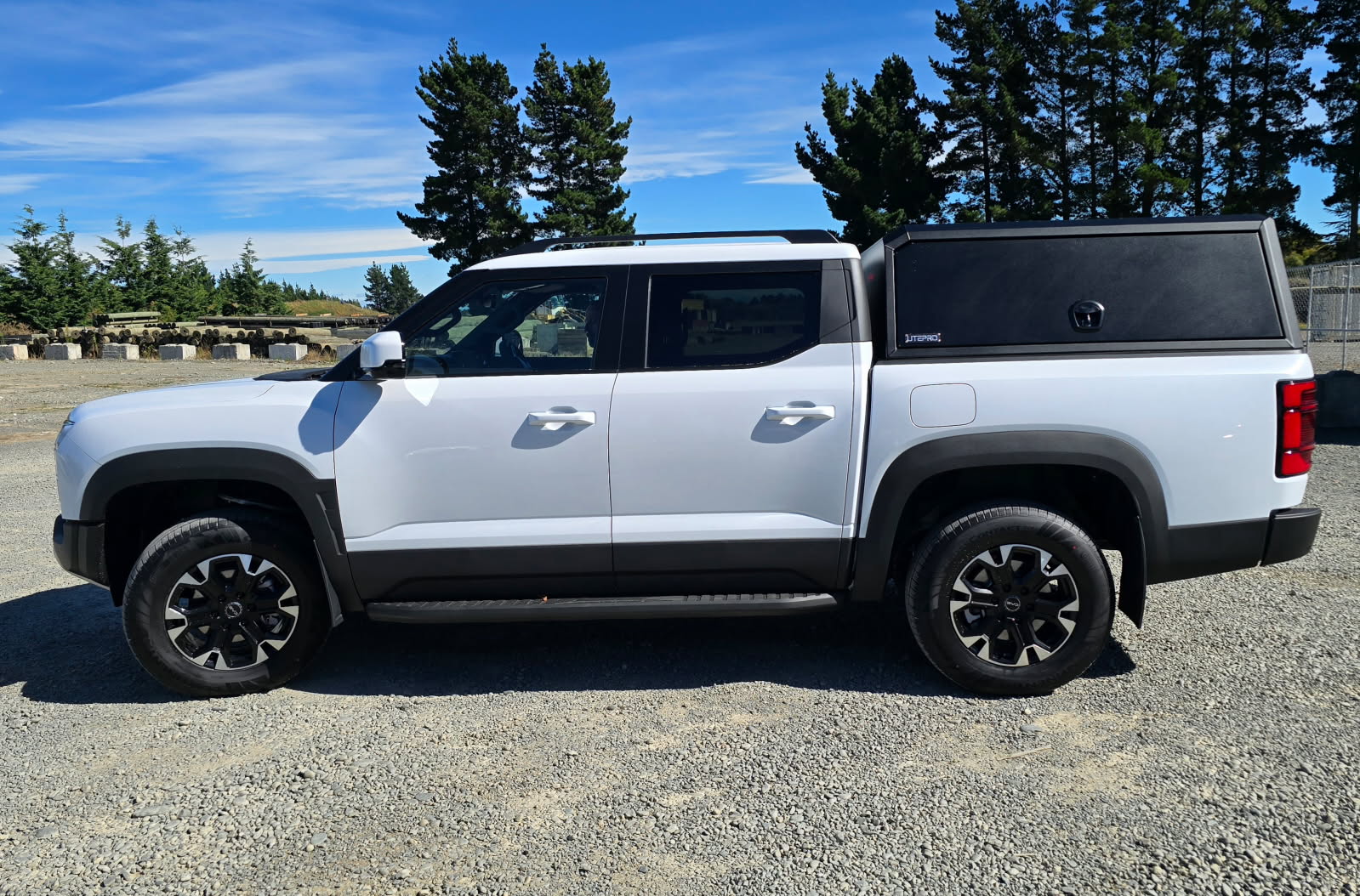 BYD Shark 6 with Fleetline Alloy Canopy