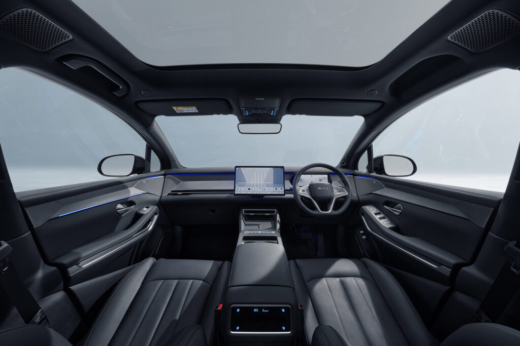 BYD Sealion 8 dash view