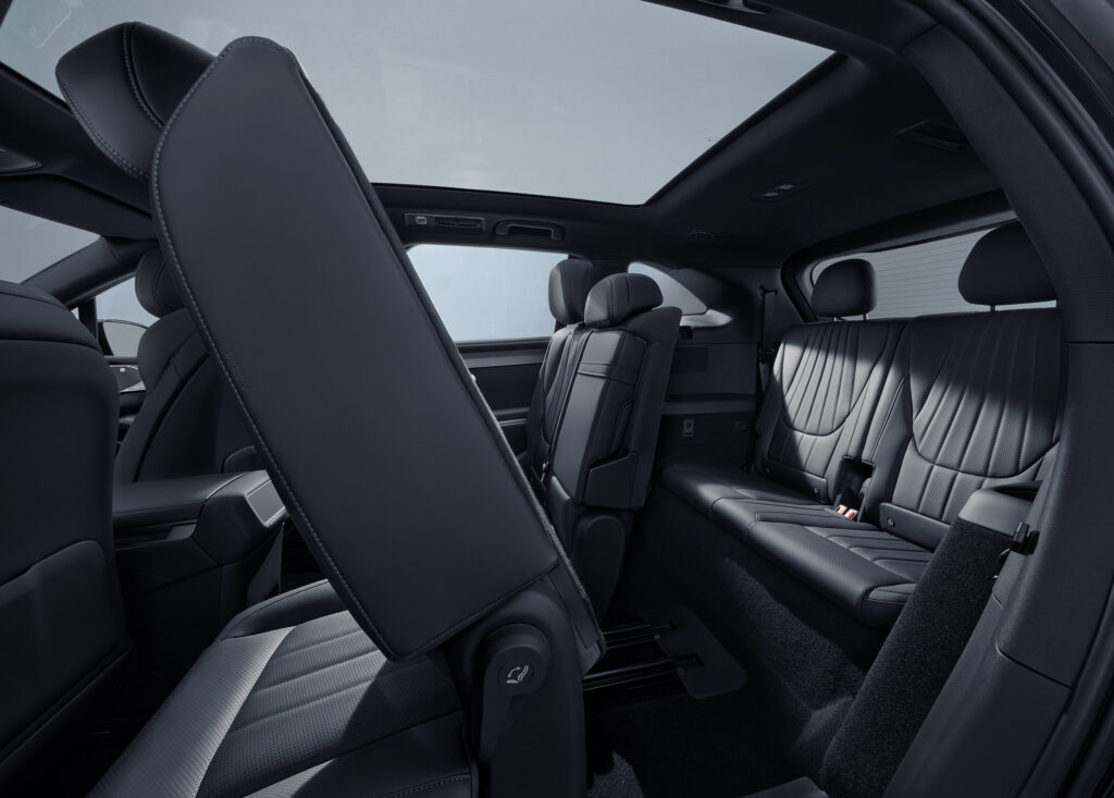 BYD Sealion 8 interior third row access