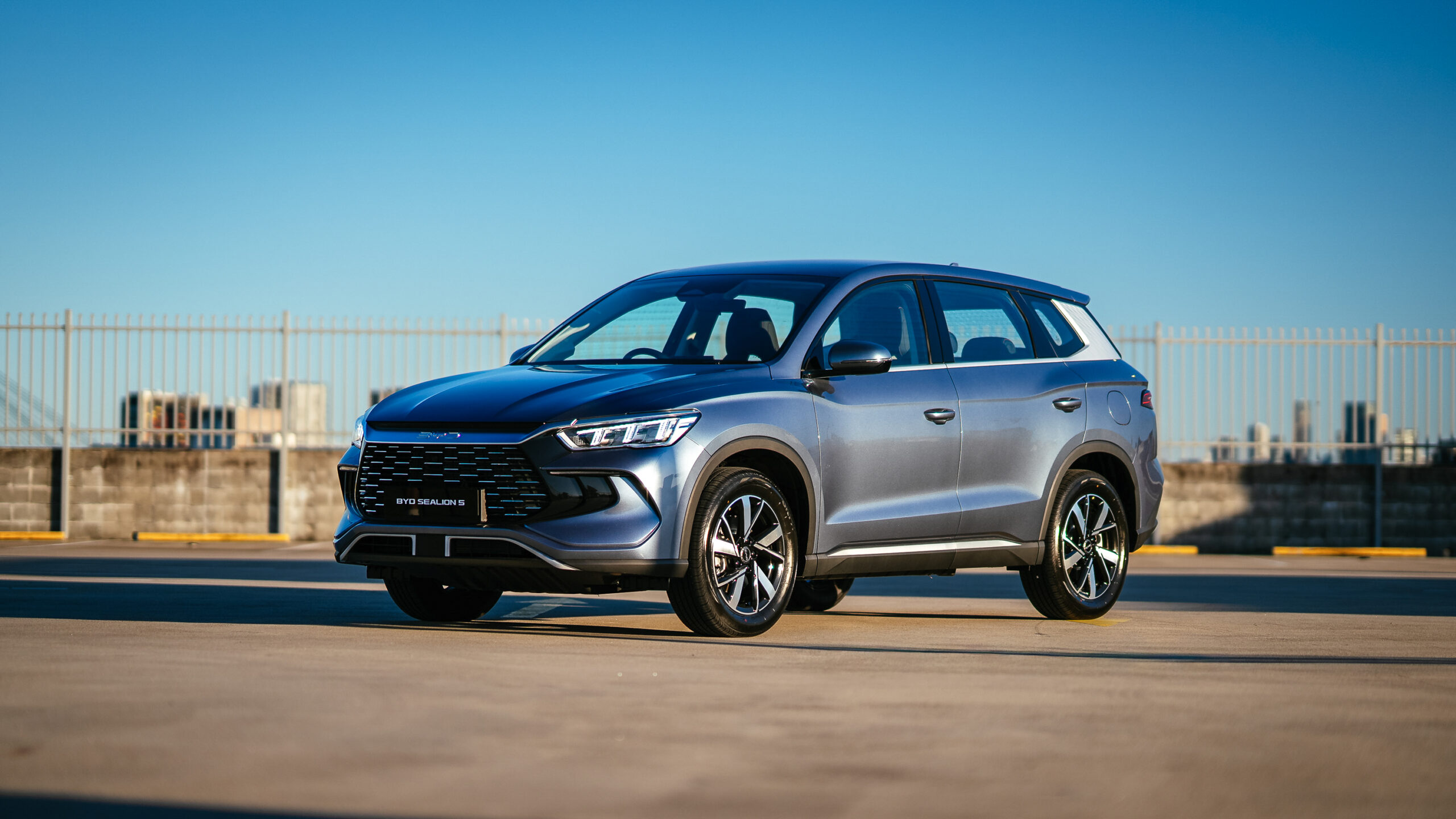 BYD Sealion 5 45 degree front angle