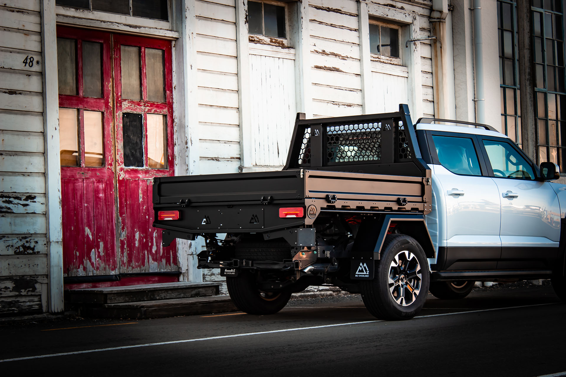 M2 Overland Cab Chassis BYD Shark tray system